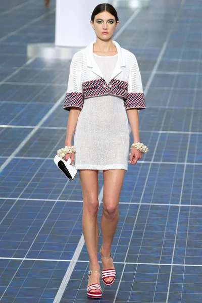Look 16